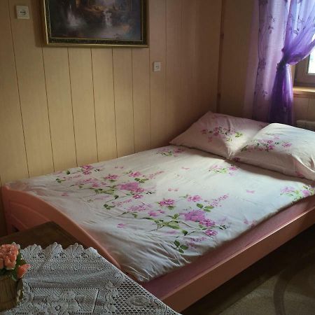 Pokoje U Eli Appartamento Brzegi  Esterno foto