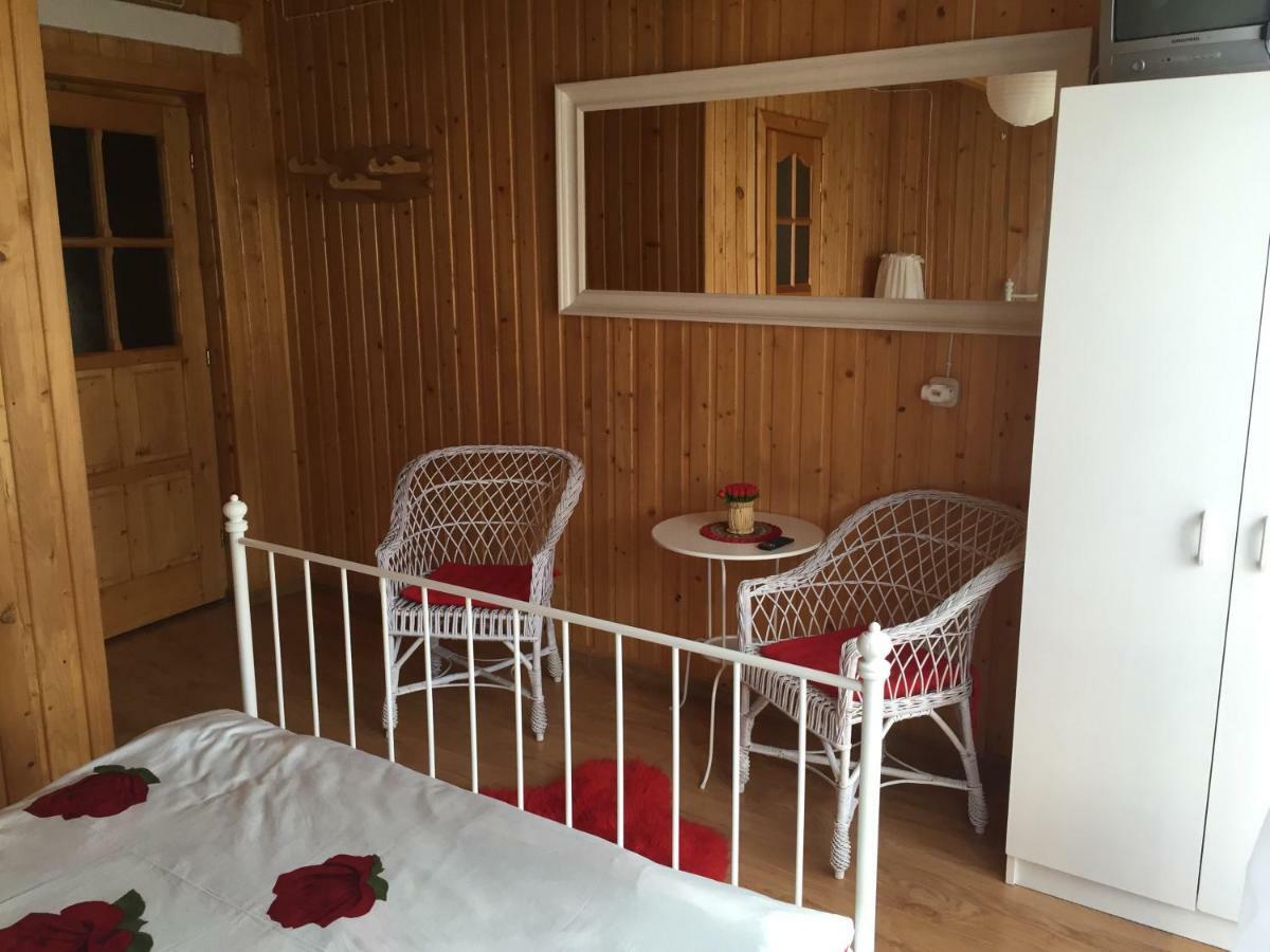 Pokoje U Eli Appartamento Brzegi  Esterno foto